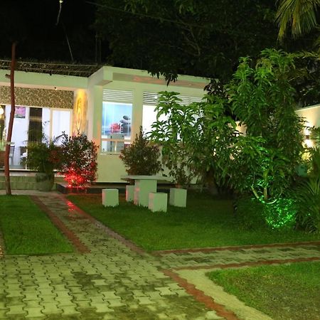 Lotus Dreams Guesthouse Weligama Buitenkant foto