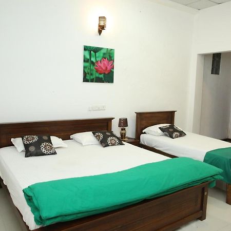 Lotus Dreams Guesthouse Weligama Buitenkant foto