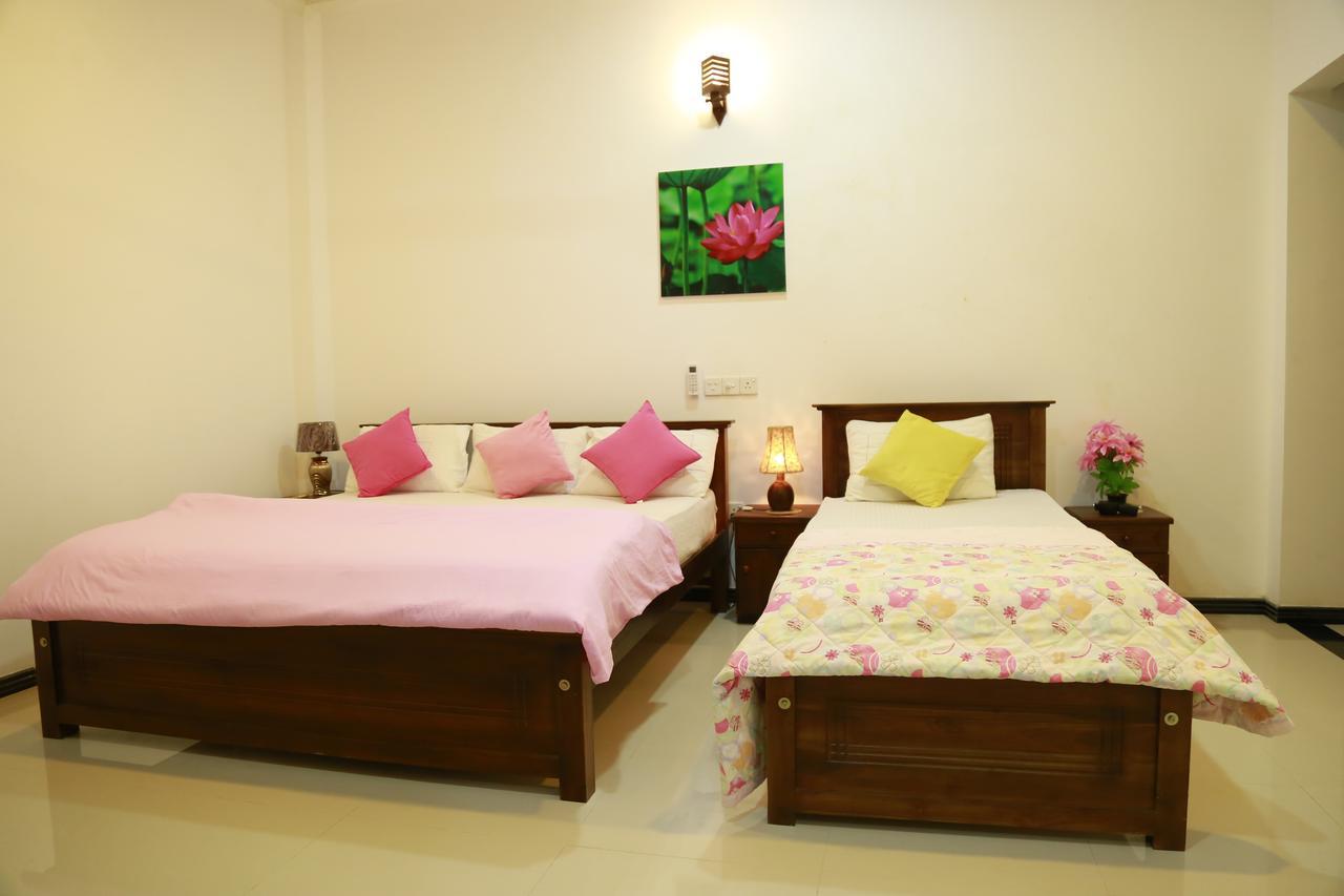 Lotus Dreams Guesthouse Weligama Buitenkant foto