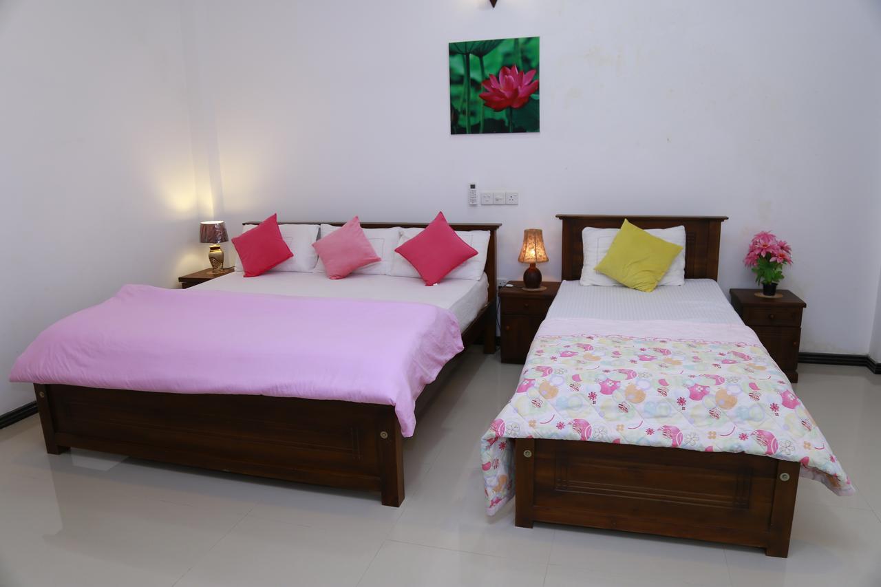 Lotus Dreams Guesthouse Weligama Buitenkant foto