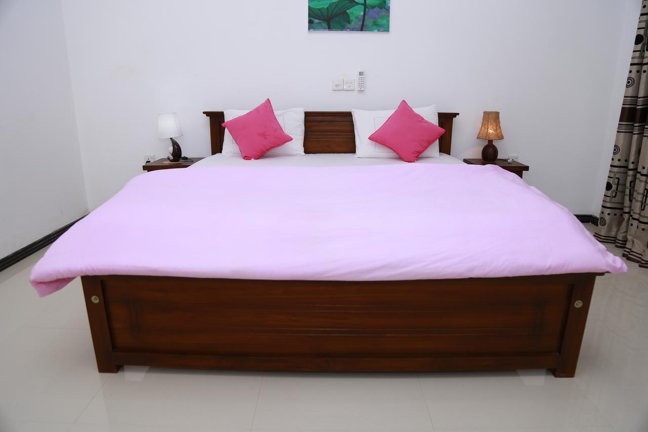 Lotus Dreams Guesthouse Weligama Buitenkant foto