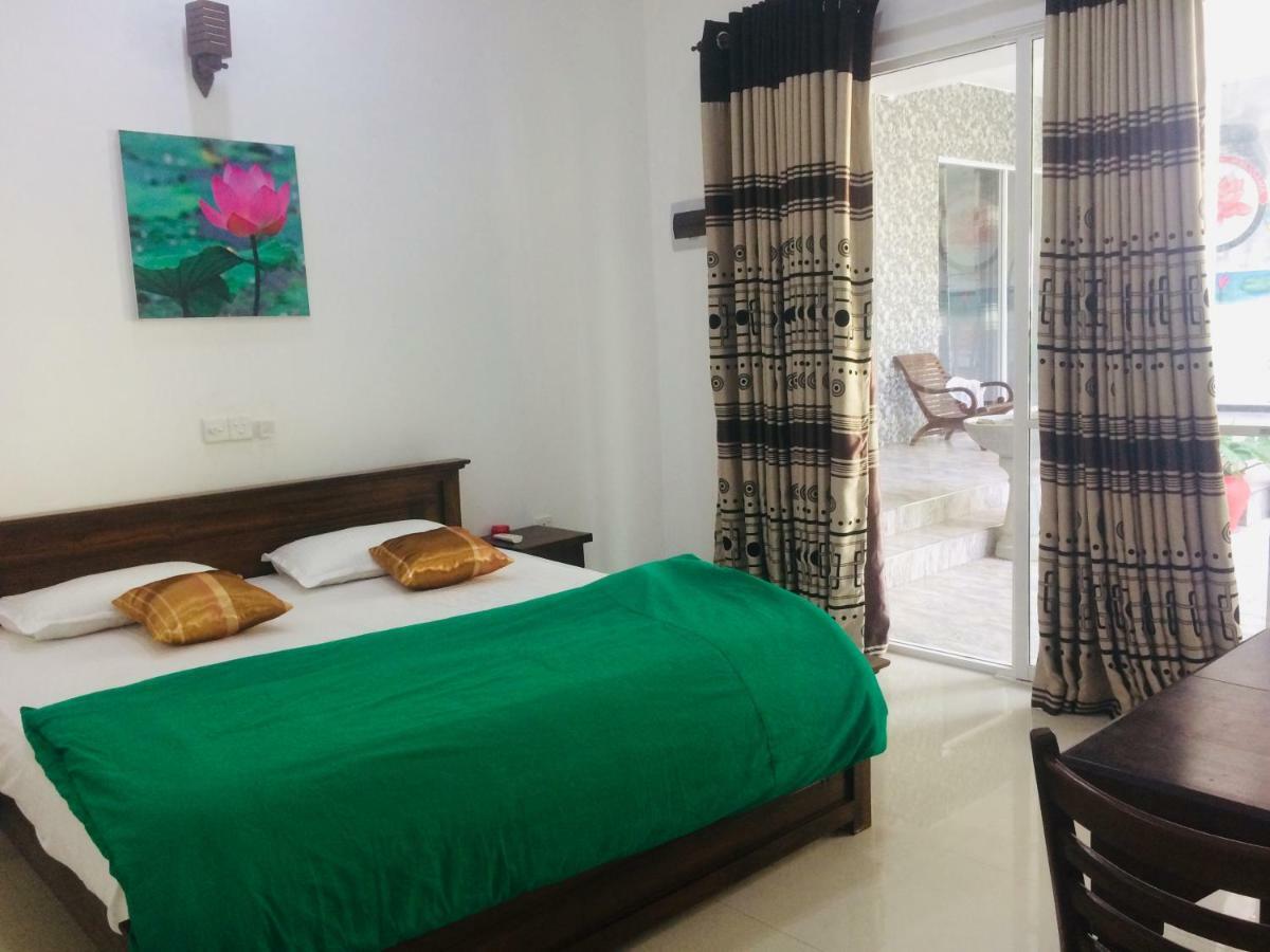 Lotus Dreams Guesthouse Weligama Buitenkant foto