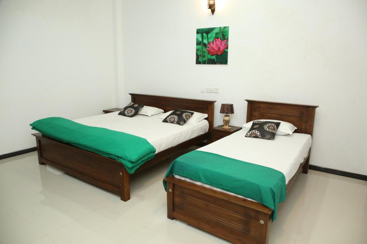 Lotus Dreams Guesthouse Weligama Buitenkant foto